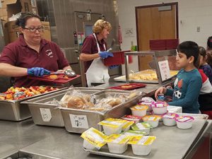 picture of breakfast being served at elementary school cafeteria