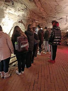 picture of a group of students touring Howe Caverns